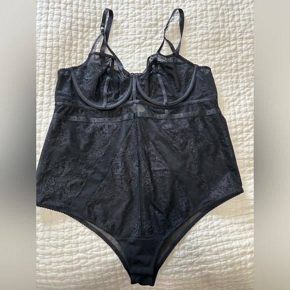 NWT Torrid Strappy Studded Lace Bodysuit - Picture 2 of 9